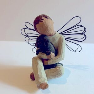 Willow Tree Demdaco Angel of Comfort figure